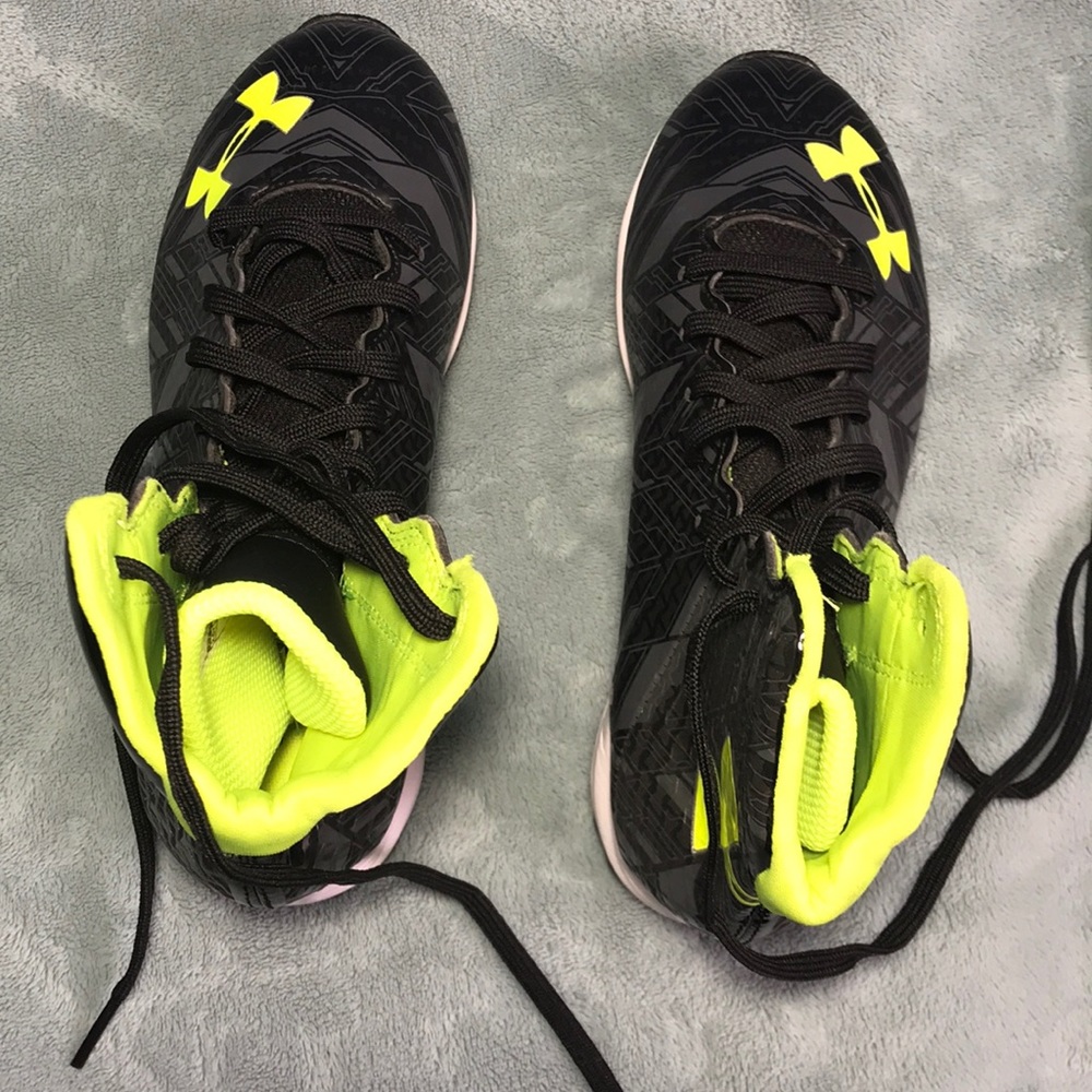 Under Armour Cleats For Youth Size 2.5Y